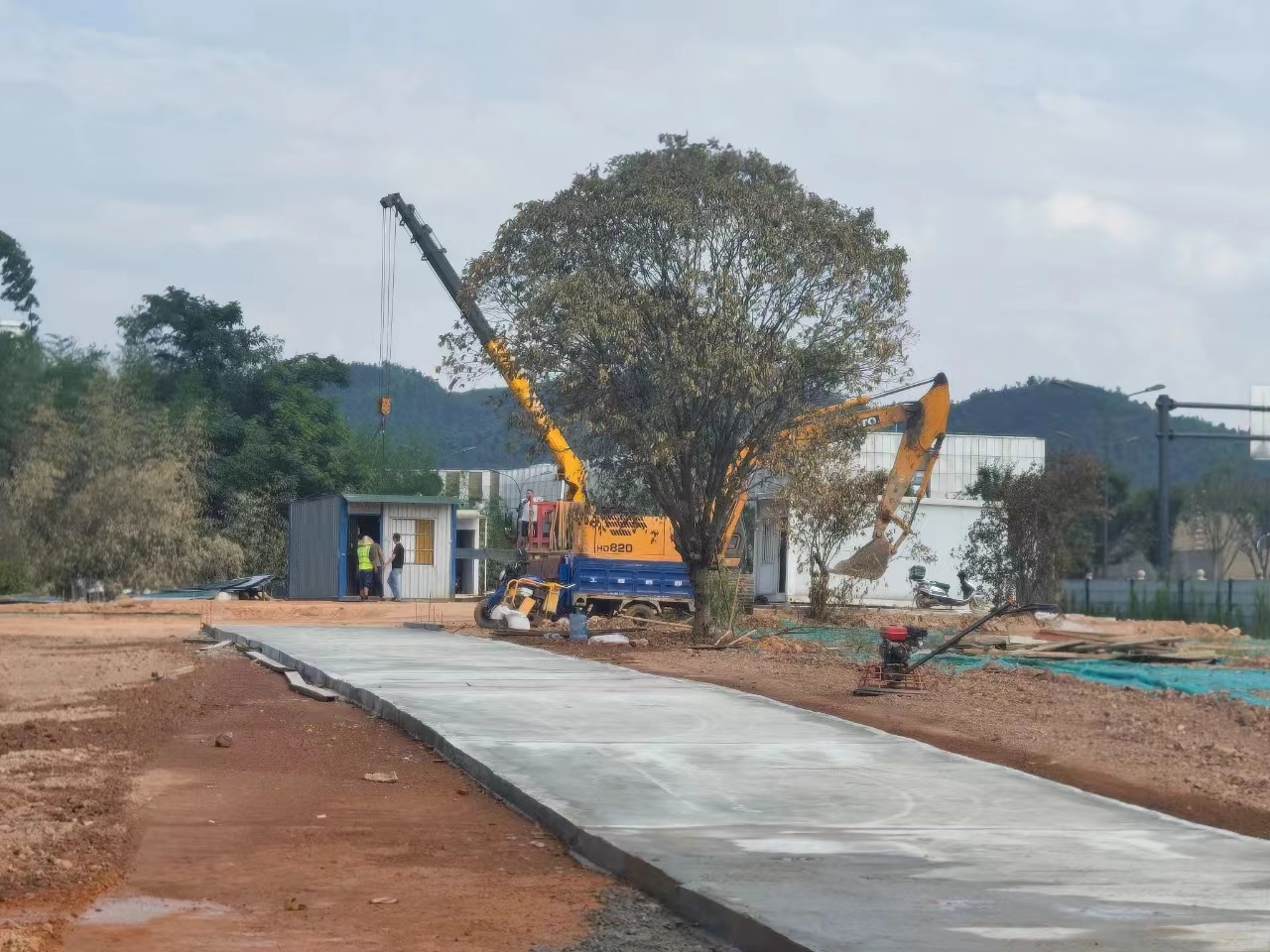 雷锋街道 集中扫尾清障，护航项目落地推进地基及基础工程